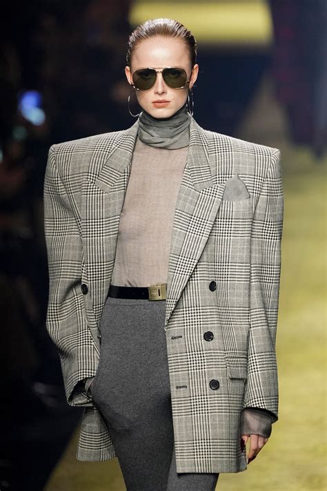 Saint Laurent: la sfilata Autunno Inverno 2023